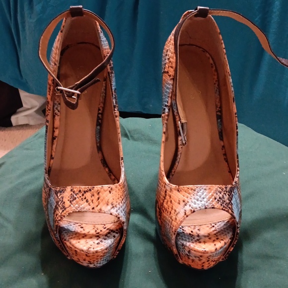 Snakeskin Heels - Picture 2 of 5